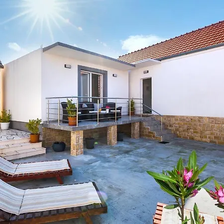 One-bedroom Holiday In بيت للعطل