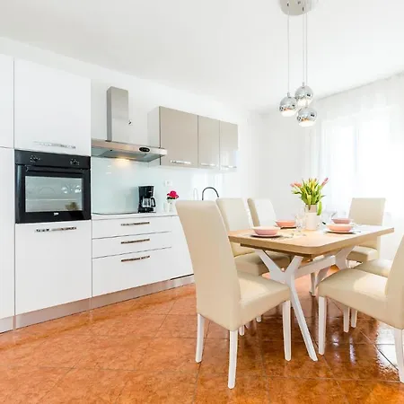 One-bedroom Holiday In *
